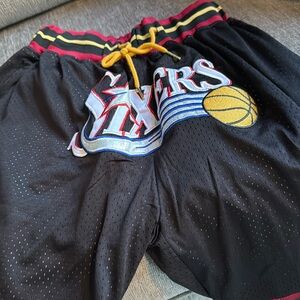 Men’s medium sixer shorts